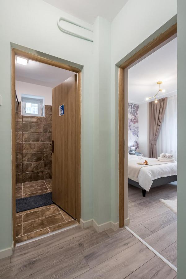 Felicity Apartment By The Park Bukarest Kültér fotó